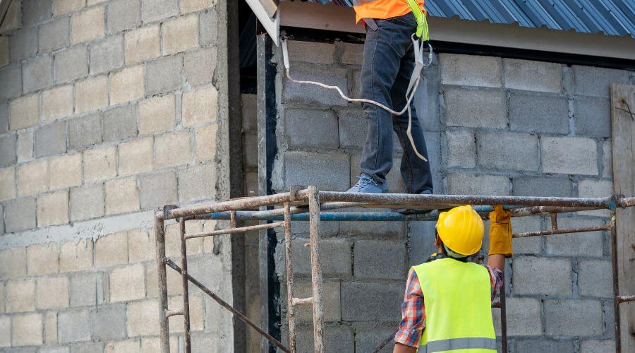 Expert Emergency Roof Repairs services in Farnsworth, TX